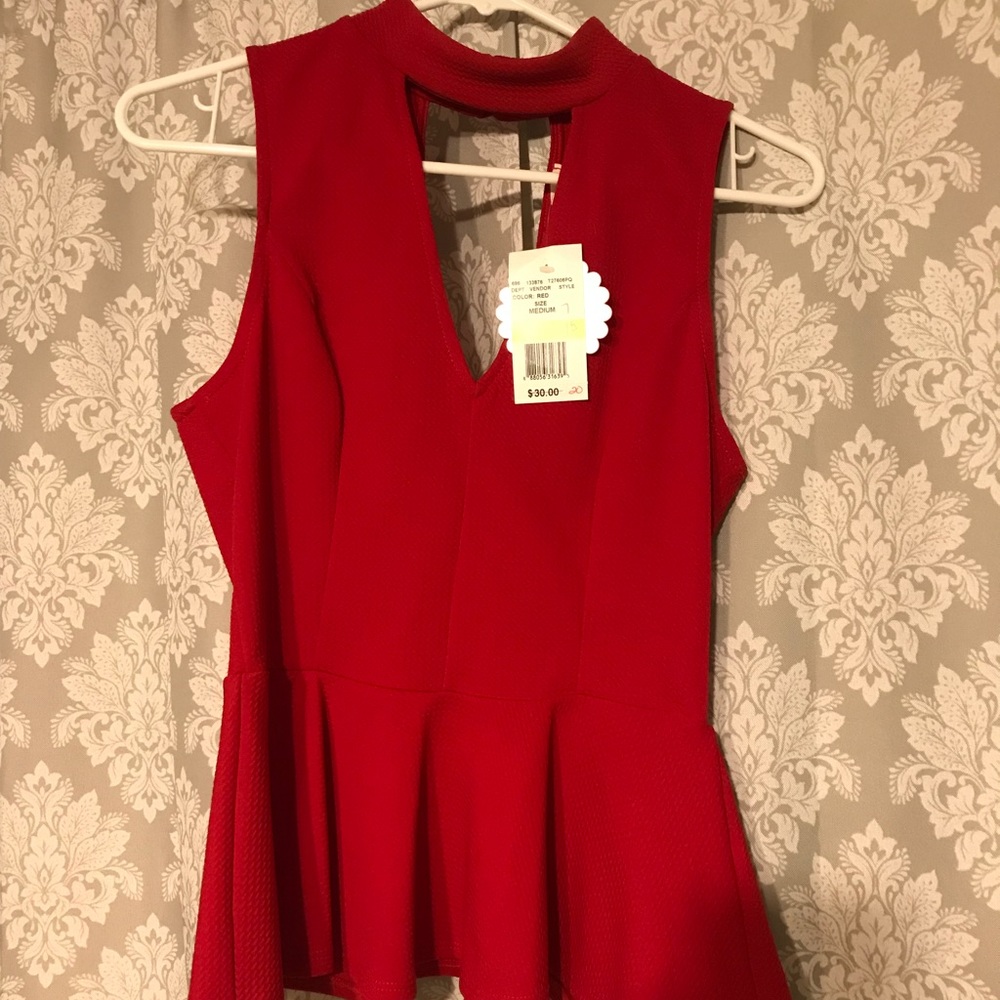 Red choker tank